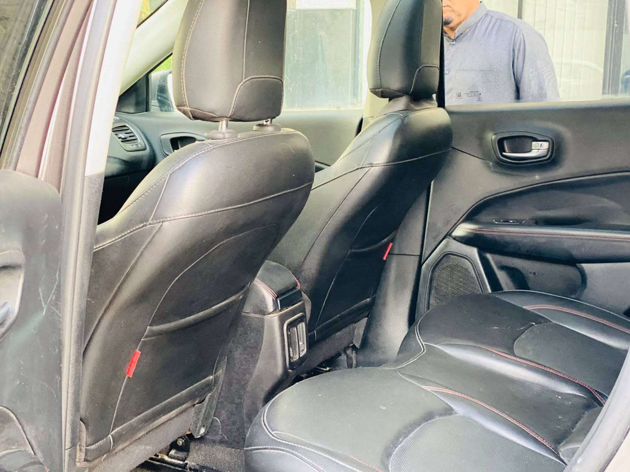 ‏جيب كومباس فئة تريل هوك موديل  2020  السياره تو كلر لونين السعر 126 قابل للتفاوض 
للأستفسار ***********
‏حادثها بنيد وشويه من الجاملغ والباقي مكفوله  مواصفات بنورامه  بصمه تشغيل + بصمة ابواب 
تشغيل عن بعد  كشنات امامي ثنين كهربائي جلد اسود بالكامل 
‏تدفئه + تبريد بالكشنات
‏شاشه كبيره تاب + gps
‏شاشة دجيتال اليكتروني 
‏تبريد قطعتين امامي خلفي
‏هند بريك بصمه فور ويل 
‏ كشن السائق واللي بصفه كهرباء محرك 2400 محرك وكير مكفولات 
حساسات كامره خلفيه
‏اشاير بالمري 
‏ويل كب كروم رقم بغداد     
‏سياره جاهزه حداديه تخم تاير وباقي المواصفات المعروفه
 مكان السياره كربلاء كربلاء, العراق
