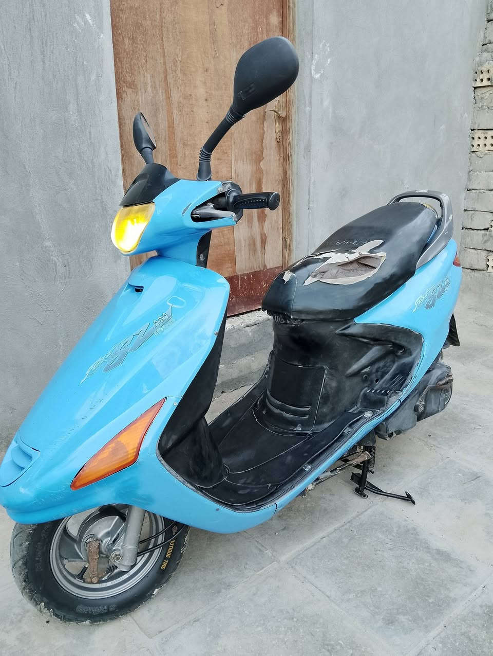 السلام عليكم
دراجة فراشة للبيع مكينة ماكس مكفولة سلف هندر شغالات كهربائيات كلها شغالة كيج سرعة وبانزين شغال تايرات جدد ابريك امامي وخلفي مابي شي بس دبلاتها الگدام فاكسات سعرها 420 بيها مجال مكاني المشخاب  ***********
