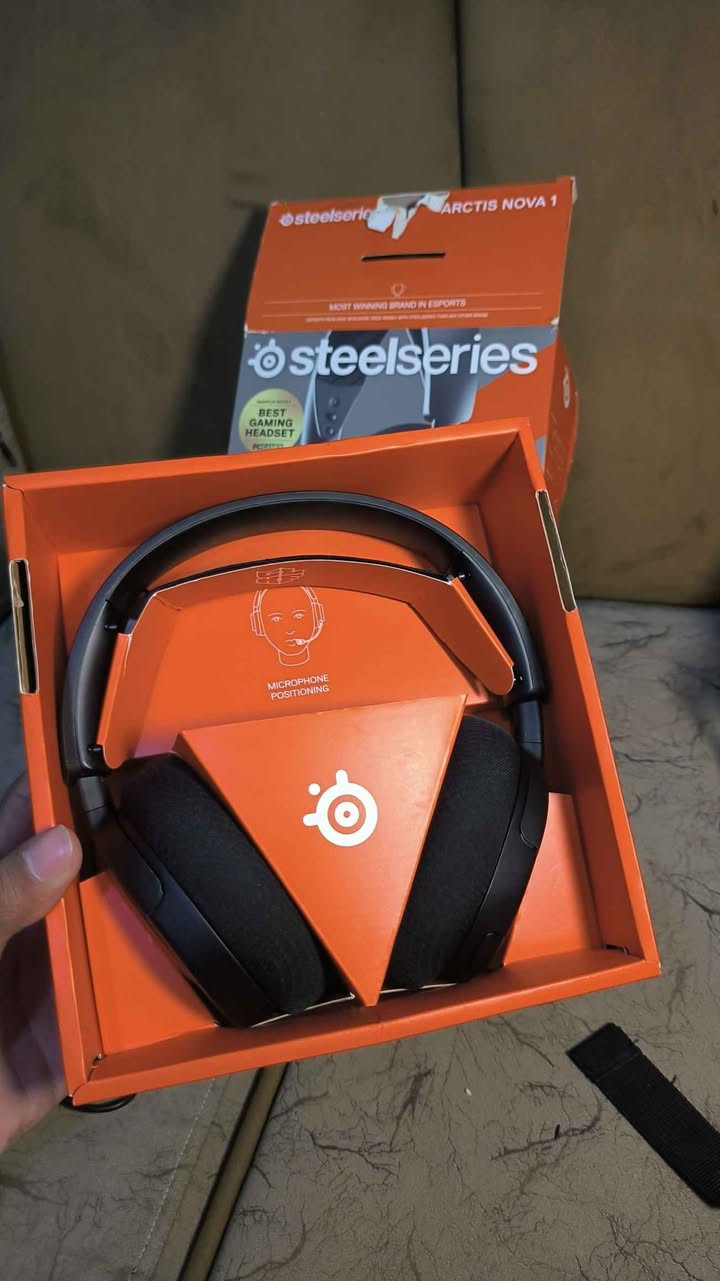 🎧⚔️ مو مجرد سماعة… هاي سلاحك السري بالقيم!
مع SteelSeries Arctis Nova 1 راح تسمع العدو قبل لا يتحرك 😈🔥

💥 صوت خارق يخليك تعيش كل لحظة باللعبة
💥 تحديد خطوات وطلقات بدقة قاتلة 🎯
💥 مايك احترافي… صوتك يبقى صافي حتى بنص الحرب
💥 راحة جبارة تخليك تلعب بالساعات بدون تعب

🎮 من تدخل القيم… السيطرة تصير إلك
لا لاگ… لا تشويش… بس فوكس وفوز 🏆🔥

PUBG 🔥 Warzone 🔥 Valorant 🔥 Fortnite
كل لعبة تتحول لمعركة حقيقية مع Arctis Nova 1

🚨 إذا تريد تسمع كل تفصيل وتتفوق على خصومك…
هاي السماعة معمولـة إلك! 🎧👑 بغداد, العراق


**إذا كنت صاحب هذا الإعلان وتريد حذفه لأي سبب، رجاءا أرسل رسالة إلى الدعم الفني**