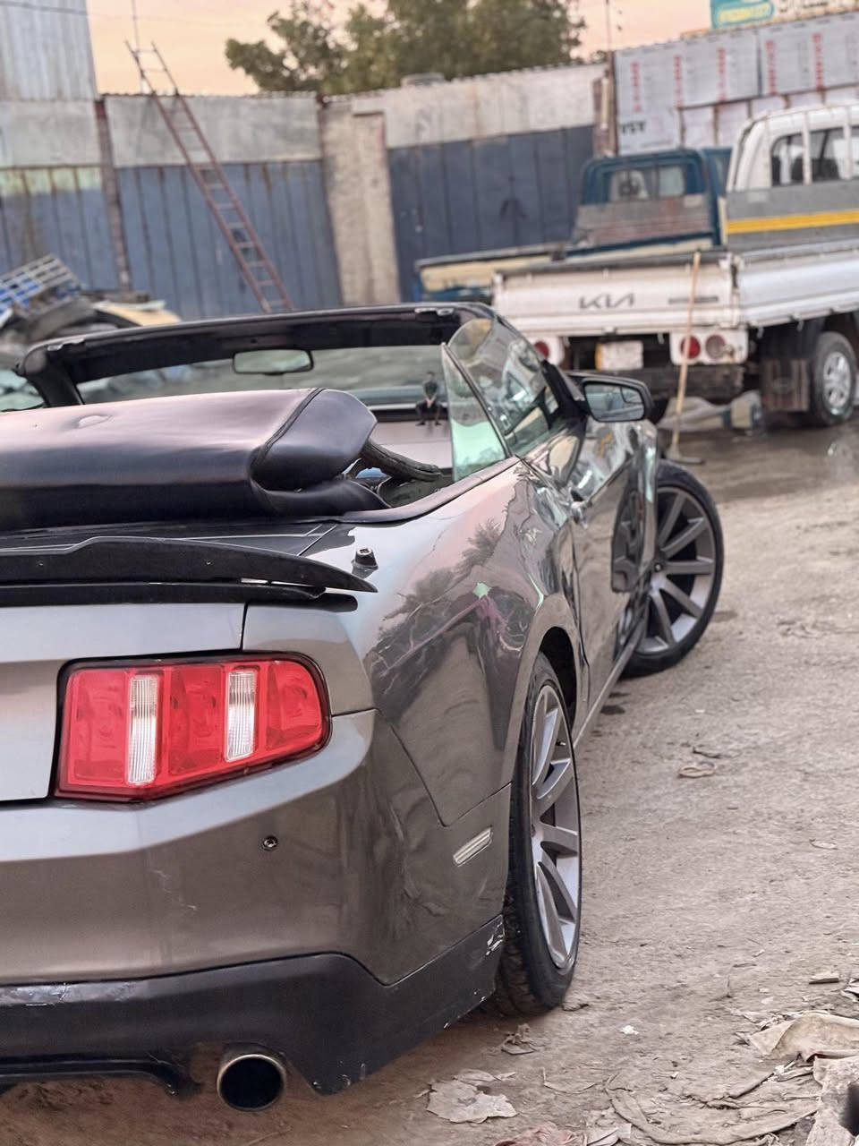 سلام عليكم
موستنك موديل 2011 
مكينه 3700كير خير من الله جدد 
كهربائياته كله شغاله 
سياره مصبوغه عام جماليه 
بيه كزوزات وبرمجه طلقات 
سياره نصبته حلوه  احله من صور 
حداديه /75-100
رقم بغداد الجديد 
السعر -76 ورقه وبيه مجال 
العنوان/حله مركز 
الاستفسار خاص او على الرقم ***********
