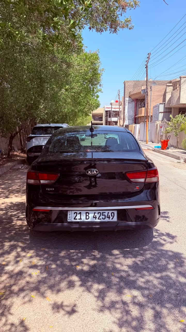كيا ريو 2021 امريكي للبيع فقط
باسمي رقم سليمانيه شرط التحويل 

لون اسود
تحكمات ستيرن كامله
محرك 1600 دبل نوزل 
كير 8 سرعات
شاشه كاربلي 
كاميرا خلفية
كروز سرعه
جام كهرباء
ايرباك كله سليم
بلوجكترات امامية
داش كام امامي خلفي

السيارة نظيفة صدر جديد تايرات جديده كفاله  كير ومحرك تشغل وتطلع ماشيه 95.000 ميل
ضرر امريكا باب خلف السائق مصبوغ وصور الحادث موجوده + ربع الدعامية الامامية بلعراق بدون دواخل بدون شواصي مجرد طخه صغيره

السعر 118 وبيها مجال حك الجيه 
عنوان بغداد حي الجهاد
***********
