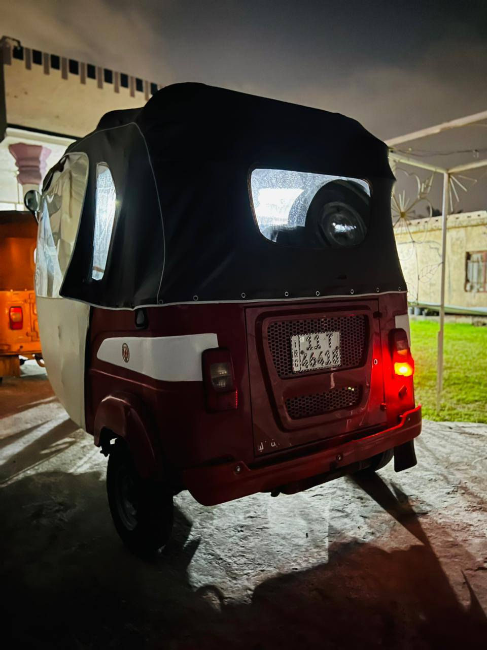 سلام عليكم تكتك موديل 22 مرقم بغداد نكليزي ضربتها فقط لغد يسار وصفحه بدي يمين ومعمره ومرشوشه بس مكاعده عدل الصفحه يرادلها تعمير من جديد مكاني بغداد الدوره سعرها 8وربع وبيها مجال حگ الجيه ***********
