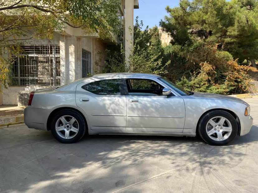 سلاو رێز 
دۆچ چاڵینجەر مۆدیل ٢٠١٠ 
گێر و مەکینە بەشەرت هەشت پستۆنی مەکینە هێمی سەنەوی سالێکە بەسەر چووە ساحێبی سەنەوی دیار نیە بۆیاخی سێ بۆ چوار پارچەیە من بە عام دەی فرۆشم نرخی سەیارەیەکی براوەی دوبیە 53 و کەمێک مەجال بۆ کەسێک کە موشتەریە بۆ بەناو کردن و پرسیاری ئەوەی ساحێبی کیە نازانم بي شۆینی سەیارەکە لە کۆیەیە
***********
*********** واتسئەب كويسينجاك, أربيل
