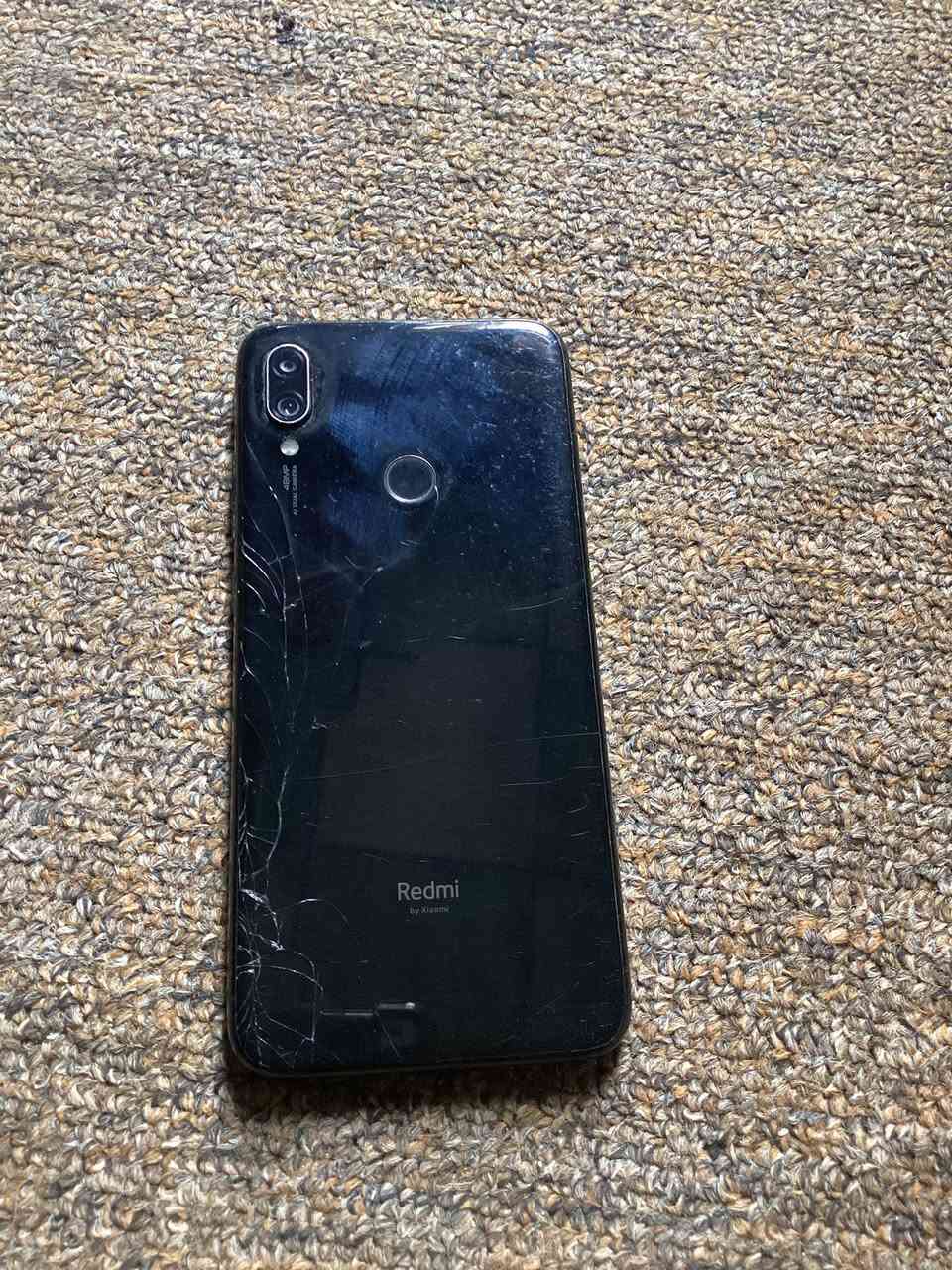 ريدمني نوت 6 ذاكرة 64 شغال انترنيت وبي فطور واضحة بالصور  اتصال كذالك شغال الكامرة الخلفية الامامية عطلانة سعرة 40 الف هذا رقمي ***********
