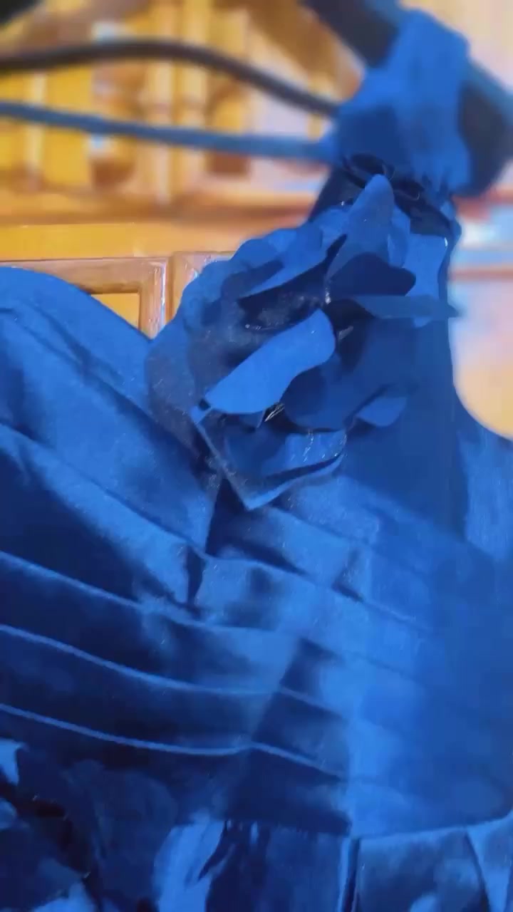 بناتت عندي ٣ فساتين. الوردي ع فضي اخذتة ب١٠٠ اريدة ب٧٠ مستخدمتة بس ساعة  والازرك القذيفة  اخذتة ب٥٠ اريدة ب٤٠ هم ساعة والنيلي مالابستة ابد سعرة ٥٠ بالحقيقة كولش حلوات التصوير مواضح بيهن كولش 
مكاني ديوانية


**إذا كنت صاحب هذا الإعلان وتريد حذفه لأي سبب، رجاءا أرسل رسالة إلى الدعم الفني**