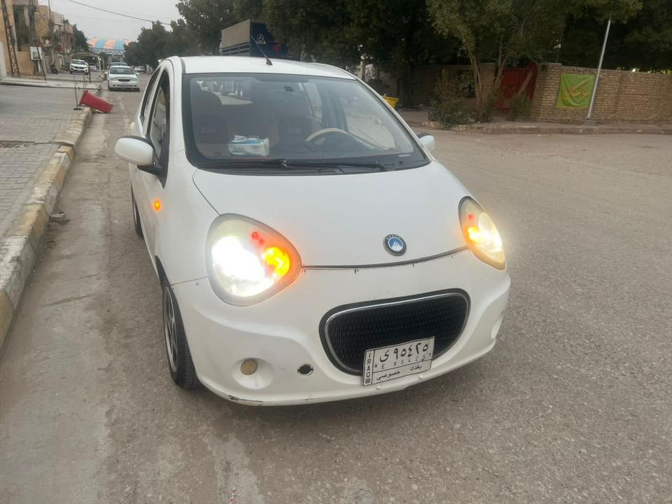 سياره باندا 2013 رقم بغداد كير ومكينه مكفول بيها صبغ جاملغ وباب السايق بدون ضربه مشدود الها وشاشه وكامره رجوع حداديه فول سياره جديده وما محتاجه اي شي وبدون اي نقص 48$ وبيها مجال مكانها واسط الكوت ***********
