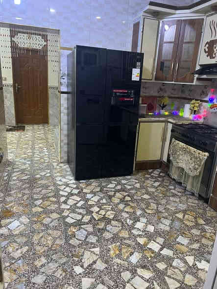 بيت طابقين المساحه الواقع 90 بل سند 70 تفاصيله طابق الارضي غرفه وصاله وستقبال ومطبخ وصحيات وطارمه الطابق الثاني 3 غرف وصاله وحمامات البيت موقعه حي العسكري  كبال المكرمه بفرع صيدلية الريتاج  المبلغ المعروض 120 وبي مجال بسيط الاستفسار ***********
