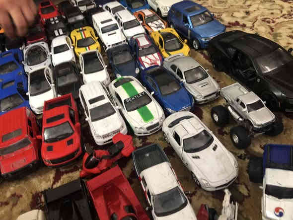 السلام وعليكم للبيع
١٣٠قطعه  احجام مختلفه 
وشركات متنوعه بيهن ماركات وبيهن صيني 
لسعر  ١٧٥ وبيهن مجال بسيط 
عنواني بغداد حي الخضراء 
مستعجل عله بيعتهم محتاج فلوسهن 
ابيعهن شلع 
***********
