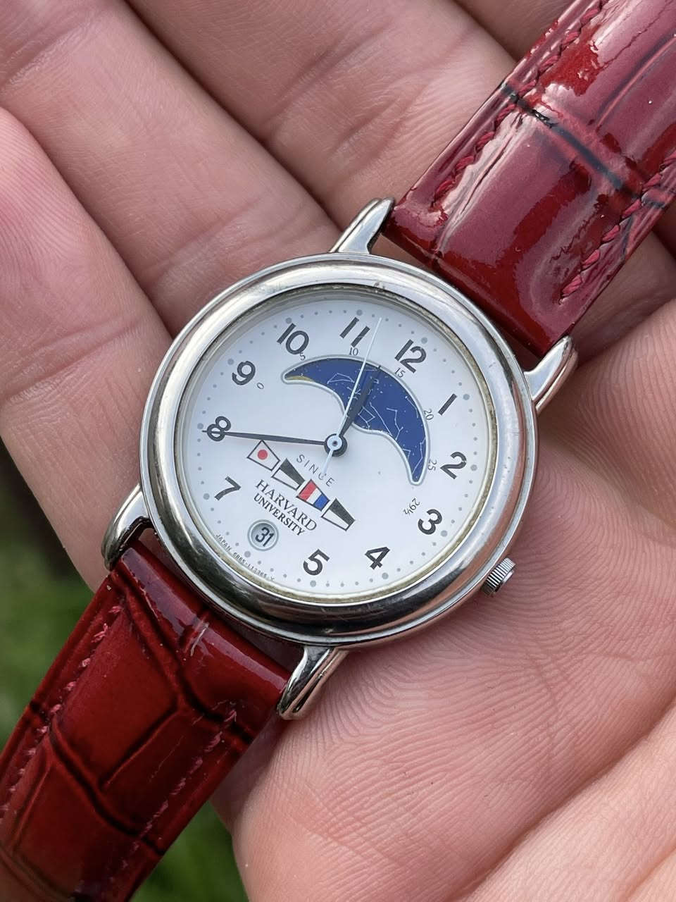 صباحكم احلى اجواء واحلي فنتج ياباني اصل 🍒
ساعة صنعت خصيصة لجامعة هارفارد اليابانية 
ختم يابان حفر مع رقم تسلسل 
شمسي قمري شغال 
عرض منفذ تاريخ 📅 
تحمل أعلام  بقية دول في المينة
عنواني بغداد الدورة يوجد توصيل 🚚 بغداد وللكل العراق 🇮🇶 

***********
