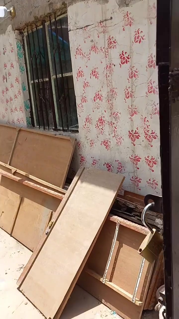 بيت مساحة ١٠٠ الاجار
طابق ونص ، موقع البيت حبيبية مقابيل  وليد ابو كص 

رقم الهاتف ***********
