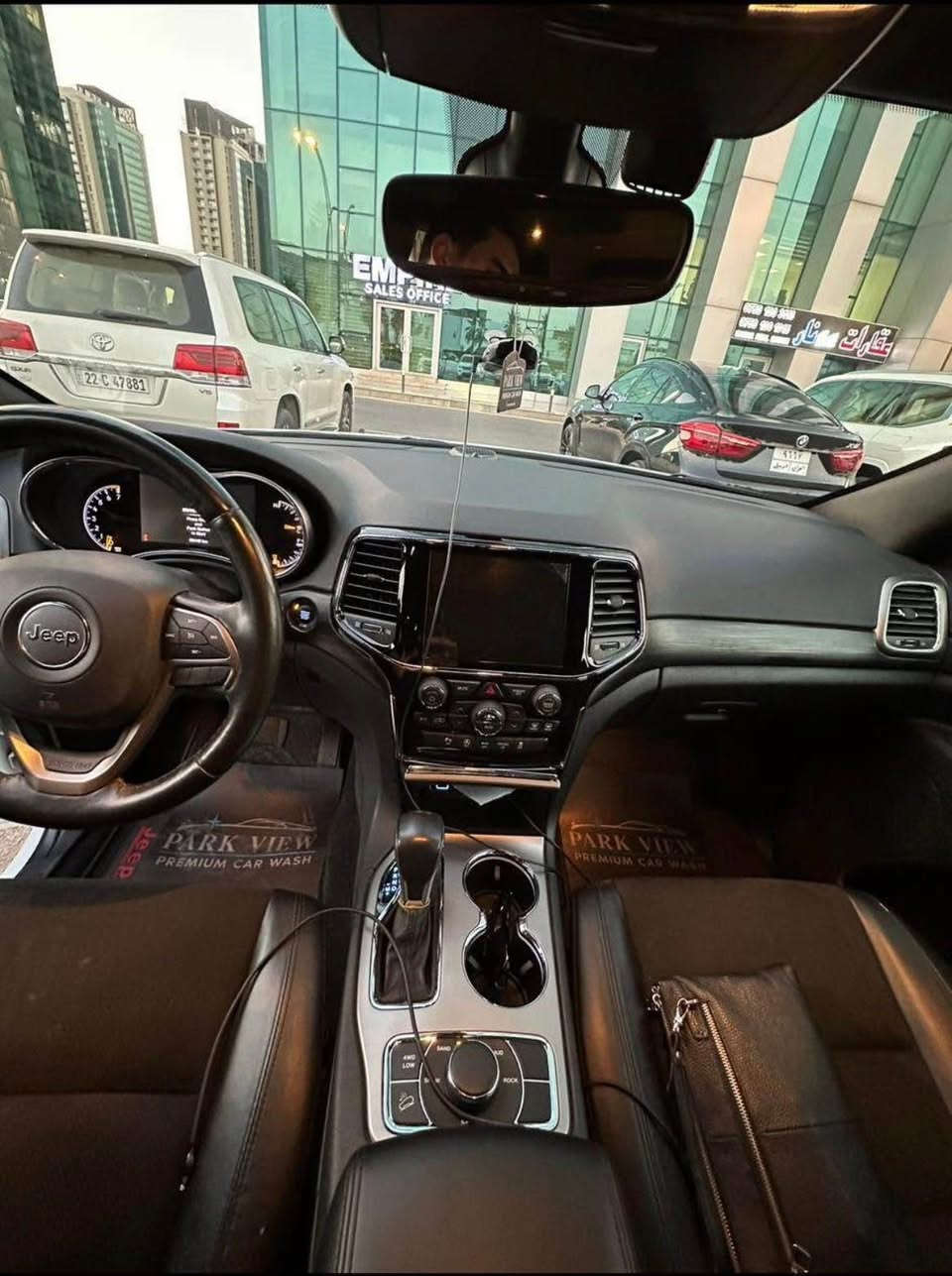 Jeep Grand Cherokee 2020 Black top
ماشية٨٤٠٠٠ كم
 تشغيل بصمة
كاميرا 
تشغيل عن بعد
 کوشنی شامۆ و جلدە/ كشنات كنتارة وجلد
صندوق كهرباء/ سندوق کارەباییە
رادار
ستيرن تدفئة / سوکان گەرم
نقطة عمياء
مكينة ٦ سلندر و ٣٦٠٠ على وضع وكالة
سيارة بها جاملغ صبغ وشوية من بونيت  بس بدون دواخل و اير باك ما طاق/ ئۆتۆمبێلەکە چاملغ و کەمێک بۆنیتی سوبغە بەس بێ ئەوەی ناوەوەی گرت بێت و 
پەرەشوتی نەتەقیوە.
نرخی 255 وەرەقە
سعرها 255 ورقة
تلفون
***********

