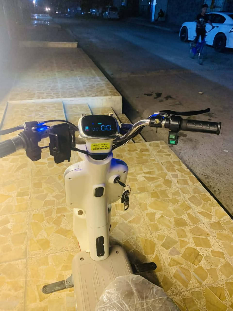 السلام عليكم ماطور شحن للبيع ماطور حيلل نضيف الشاير لايت دينما  كلها شغاله ماطور جديد بطاريات ماصار شهر من بدلتهن وتايات  جديده السعر خاص الرقم التلفون ***********
