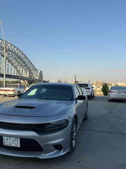 السلام عليكم 
دوج جارجر 2018 
ماشيه 125mi 
حادثه. طرف الجاملغ والبنيد مبدلات ثنينهن 
وبالعراق صارت بيه الصفحه اليمنه كلها صبغ 
موصفات sxt العاديه شاشه وكشن كهربائي
السياره جاهزه وماناقصه شي 
كير مكينه اكسل مكفولات 
السعر 164 وبيه مجال. 
***********
