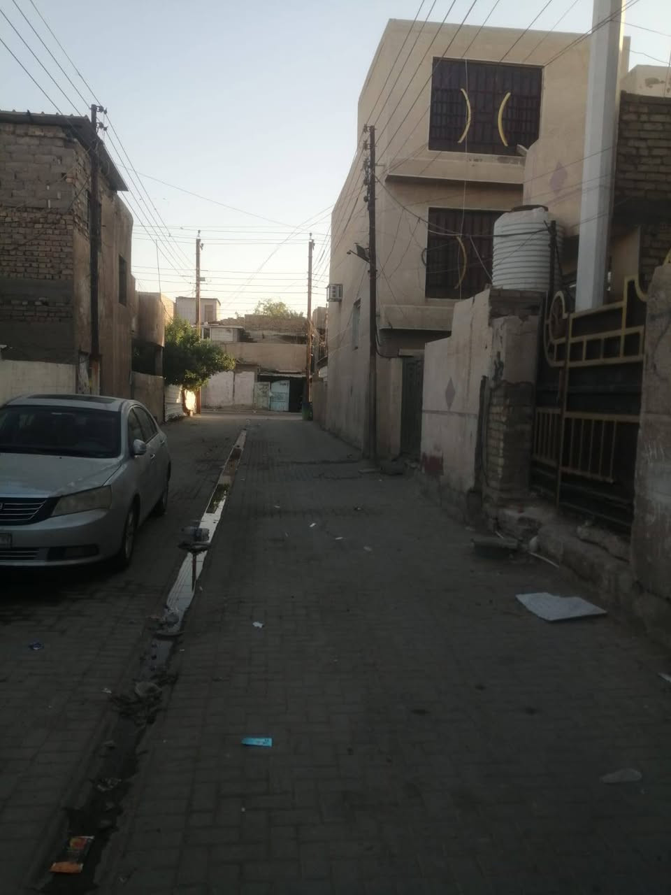 السلام عليكم
يتوفر بيت للبيع طابو ليس زراعي
 في منطقة سويب طابو صرف بناء تسعينات 
نهاية شارع الفورتات
المساحة ٧٦م واجهه ٤م ونزال ١٩م
مكونات: ١.مطبخ حار بارد  ٢.حمام وتوليت
٣. هول ٤.منور ودرج ٥. غرفة عدد ١ 
٦. سطحين
النواقص : ١. الارضية صبة ٢. صبغ البيت 
السعر النهائي ٧٥ مليون وتحويل البيت على المشتري
ممن يرغب بالشراء الاتصال على الرقم 
***********
