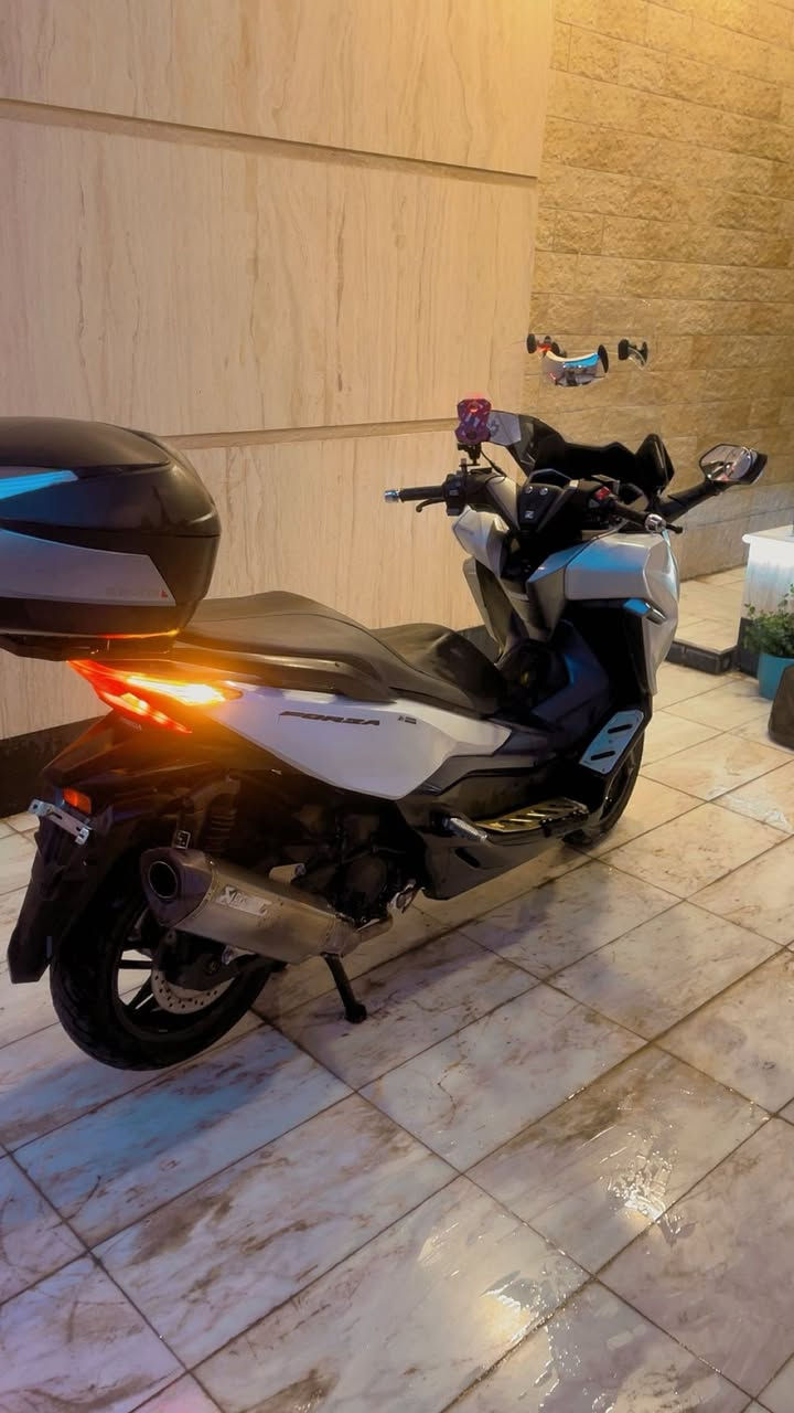 سلام عليكم فورسة 0/13 للبيع
مكاني بغداد حي جميله ***********
دراجة بصمه 
اي بي اس 
جامه قطعتين 
جنطه خلفيه فوك سيبايه 
صالنصة رياضية 
نضام ايكو اقتصادي مال بانزين 
مخرج يوسبي مال شحن تلفون
