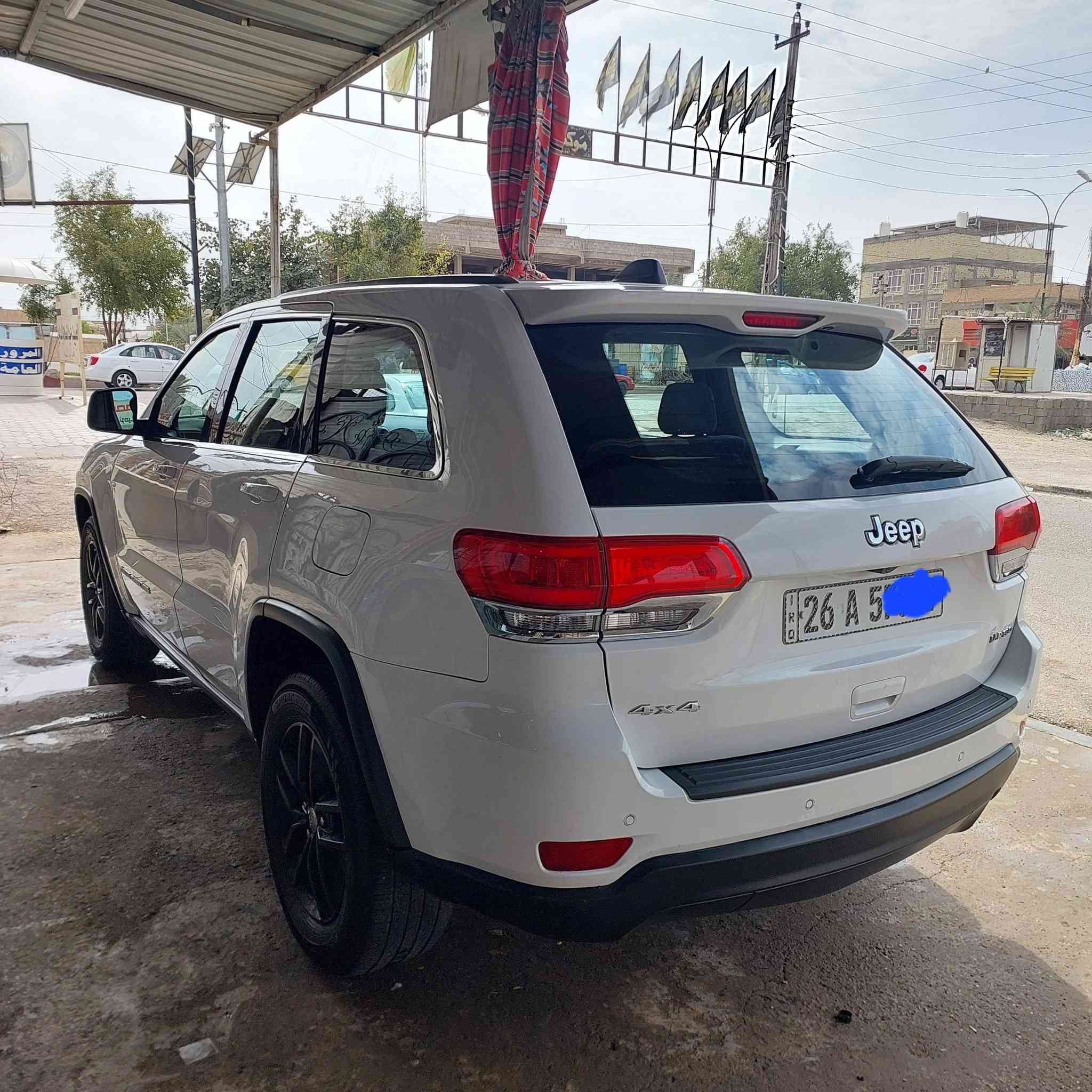 السلام عليكم
جيب شيروكي لاريدو وارد امريكي موديل 2018 بأسمي   صبغ دعامية امامي  
وتكحيل بالباب الخلفي موضح بالصورة  سيارة ماشية 106 الف كيلو متر  مكان السيارة قضاء بلد قرب مرقد السيد محمد عليه السلام 
*********** رقم صاحب السيارة 
السعر 210 ورقة
