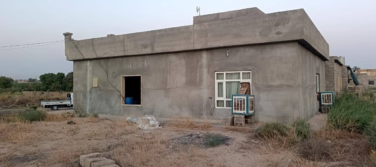 السلام عليكم ورحمة الله وبركاته يوجد بيت للبيع في العلم منطقة العهد الجديد(عرب الصين)بالحاوي يم مشتملات دكتور علي الحسين . مساحة الارض 420 مساحة البناء 160.غرفة 2 .مطبخ حار +بارد .استقبال .صحيات صنف الارض طابو زراعي... التواصل على الرقم *********** او على الخاص
