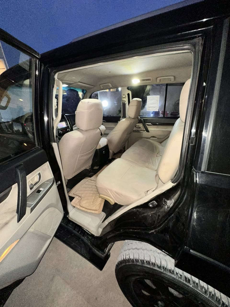 باجيرو ١٦خليجي مكينة ٣٥٠٠ بيهة بس جاملغ صبغ ماشية ١١٦ كم  رقم اربيل مكينة مفتوحة  سعر ١٥٠    رقمي ***********
