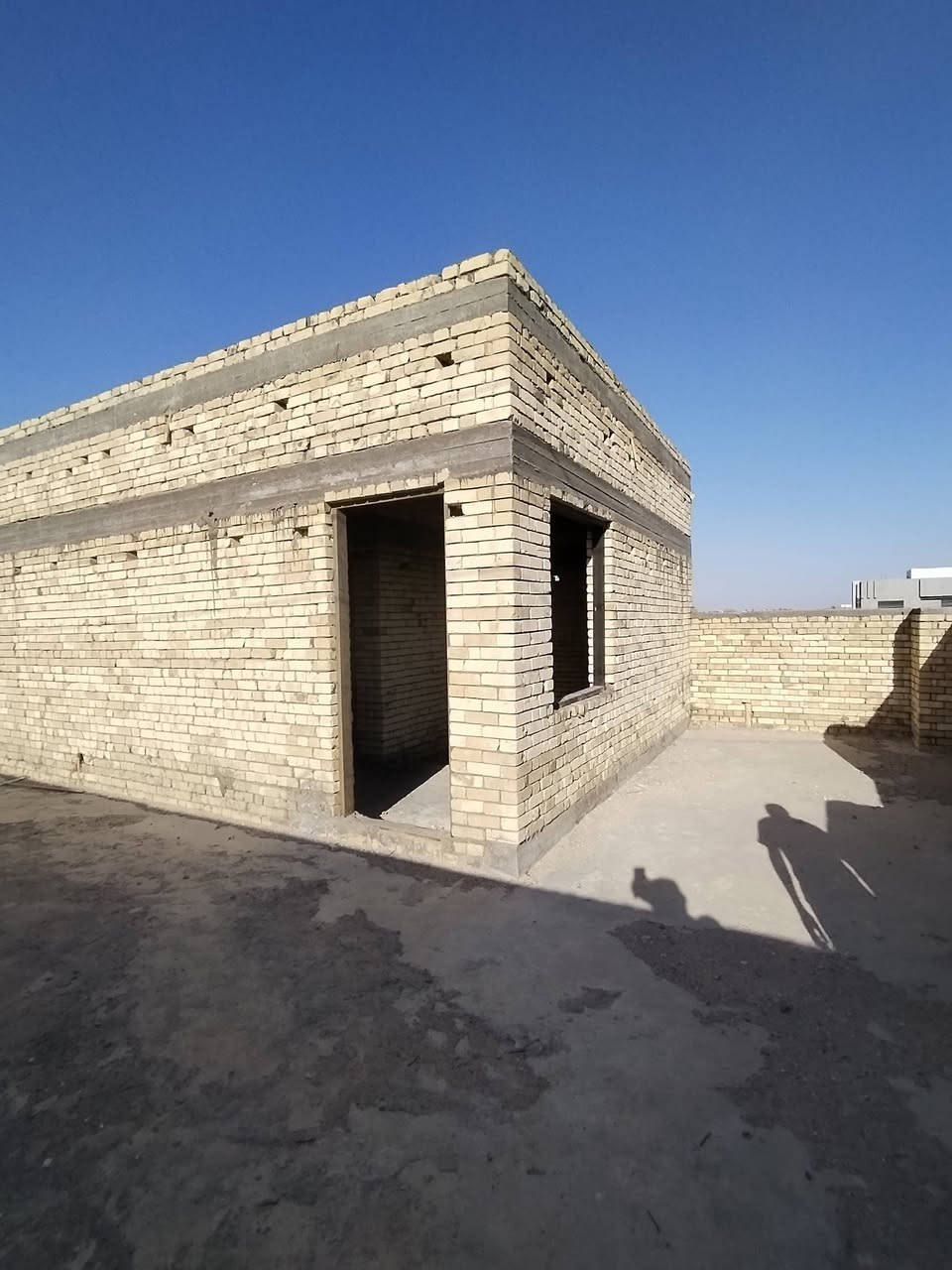 السلام عليكم
دار هيكل للبيع الجزيره الفيحاء أرض الدكتور مساحه ١٥٠ م مساحه البناء ١١٠ م طابق و نص ٣ غرف نوم و صحيات و استقبال و هول و مطبخ متوفر كافه الخدمات ماء و كهرباء و تبليط 
 رقم التليفون   ***********
