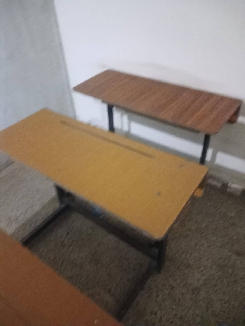 سلام عليكم اغراض  لبيع ميز مكاتبي سعره ٥٠ الف  رحلات سعر ٢٠ لاتصال ***********
١٠
