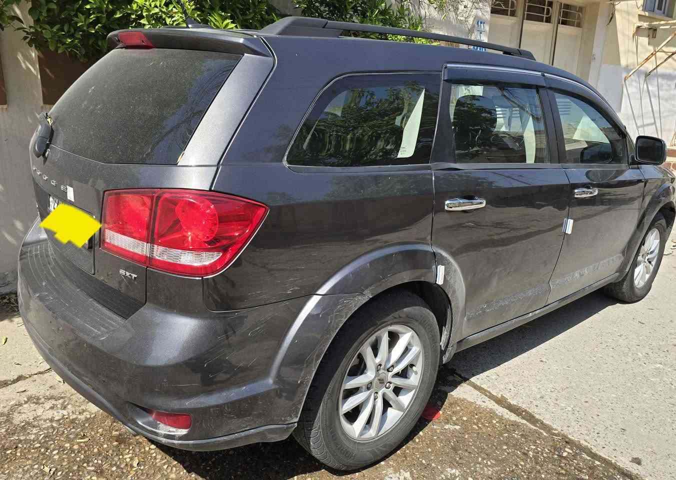 سيارة دوج جورني
اربعة سلندر 
ثلاث قطع تبريد 
موديل 2018 
ضررها مثل ما موضح في الصورة 
السيارة تحتوي على ٧ راكب 
رقم اربيل جديد
السعر 125 و بيها مجال 
للتواصل على هذا الرقم 
*********** موصل, نينوى
