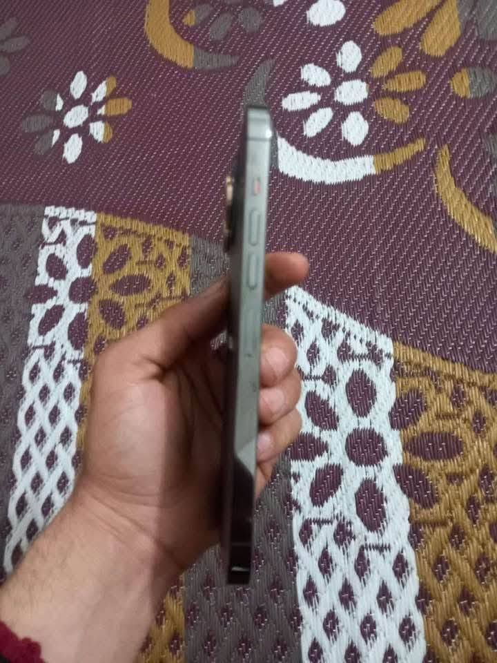 iPhone13 pro max
ايفون13برو ماكس جهاز نضيف جديد مبدل شاشه صليه 
ذاكره 256 سعر٤١٥
***********

