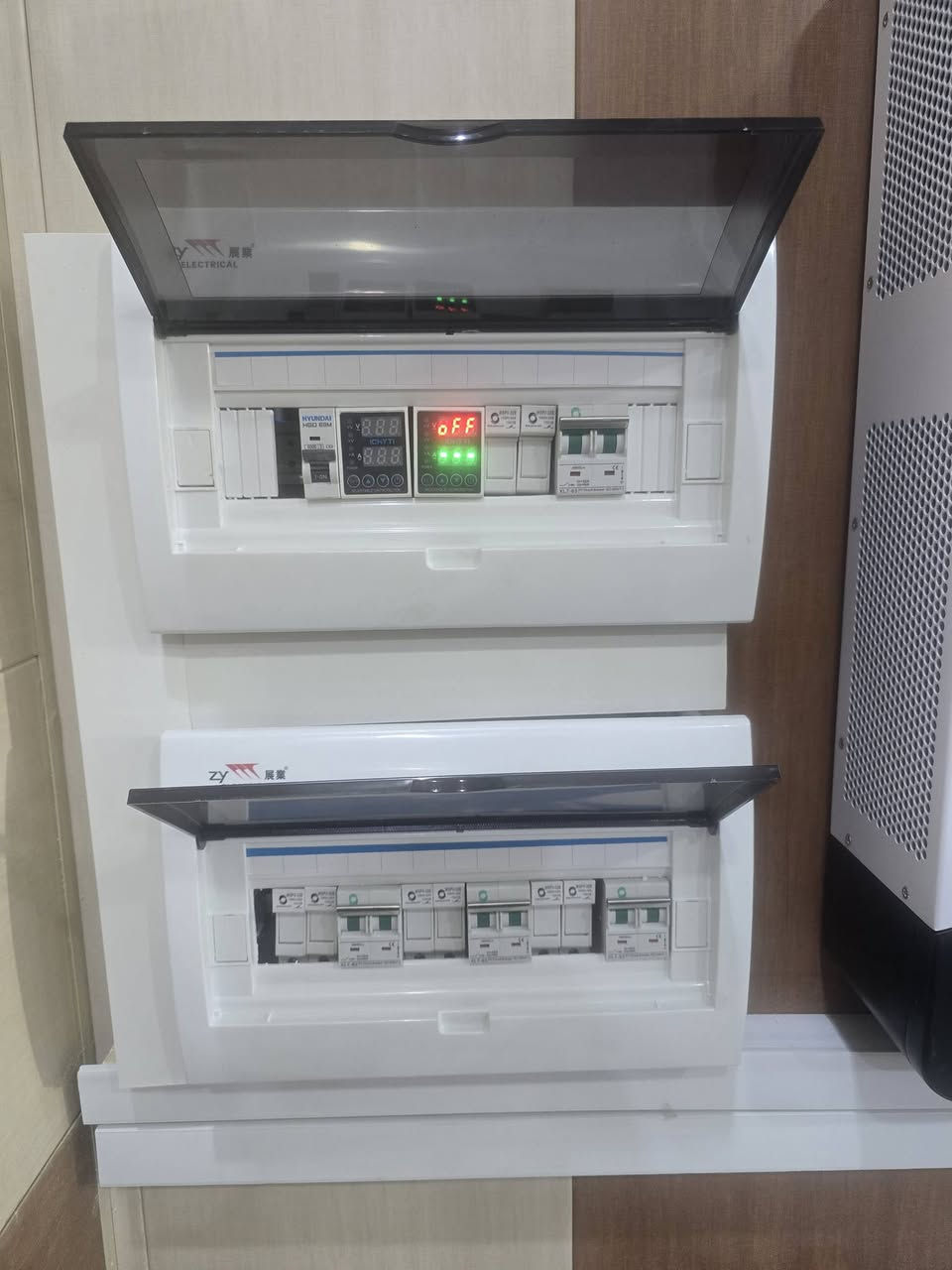 _____ شركة سنلايت للطاقة الشمسية _____
مستمرون بتنصيب منظومات الطاقة الشمسية
تم تنصيب منظومة 4️⃣0️⃣ امبير نهارا / 4️⃣0️⃣امبير ليلا
الى اسواق الحاج تايه 
تم استخدام الواح نوع ( لونجي ) عدد 20 لوح 
بطاريات نوع ( ايتل ) بقدرة 14.3 كيلو واط عدد 3
انفيرترات نوع ( كرينيد ) بقدرة 12 كيلو واط عدد 2
حديد مغلون مقاوم للصدأ 2 ملم 1.5 انج ثقيل
اسلاك وقواطع وفيوزات عالية الجوده ذات المنشا التركي
سارع بحجز منظومتك 
***********
***********
