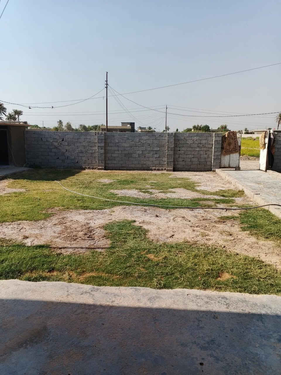 بيت للبيع مساحتة ٤٥٠متر يتكون غرفتين نوم وهول ومطبخ وصحيات داخلية وخارجية قرب محطة عبيد السلطان وتوجد قطعة أرض مساحتها ٣٥٠ متر من غير البيت للاتصال
***********
