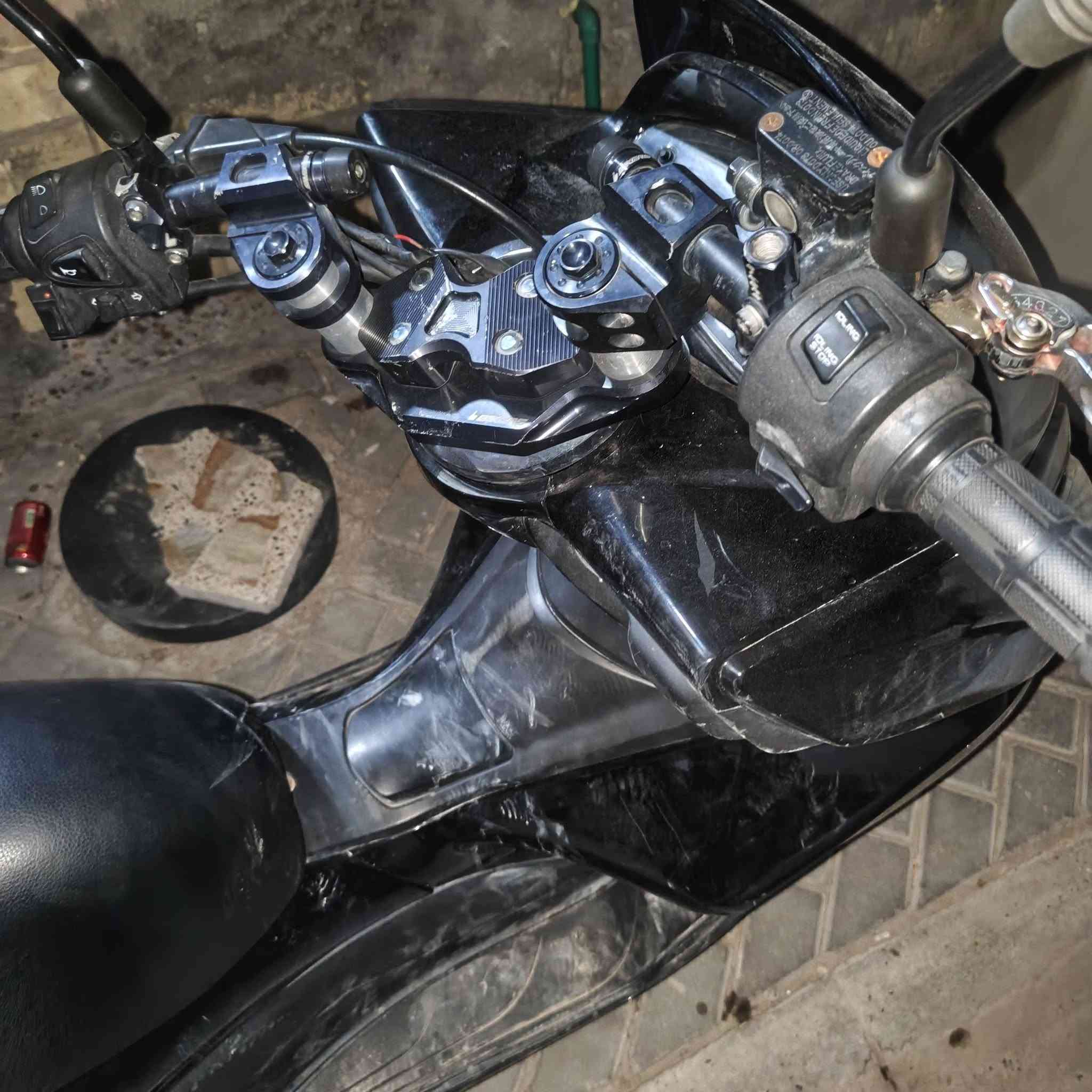 سلام عليكم دراجه pcx جيل أول ياباني مكينه 125 الدراجه خير من الله بيه تدفئه بليدات الستيرن رياضي الدراجه نقصه فقط لايت أمامي وجامه مال لايت مكسورة سعر الدراجه 1900 وبين مجال حك الجيه العنوان بغداد مدينه الصدر الرقم 
***********

