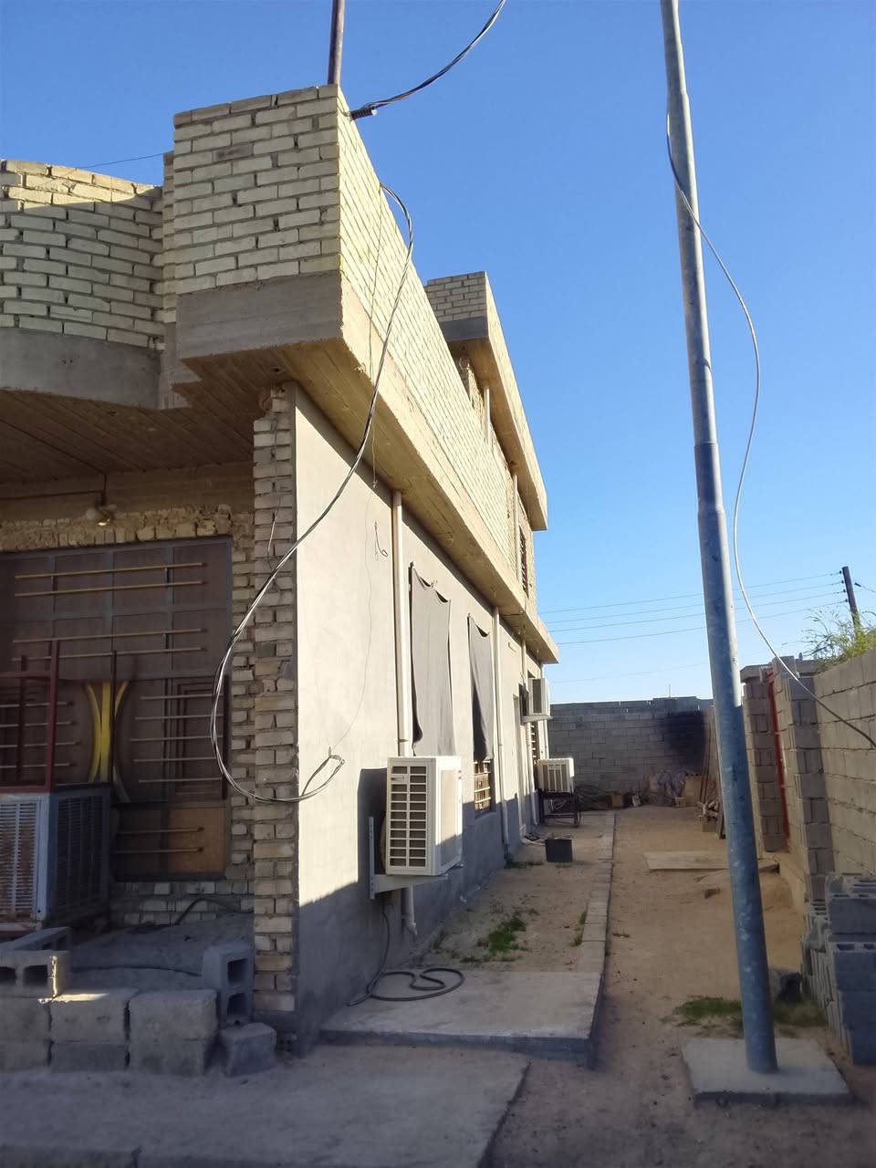 بيت للبيع مساحه الارض 1600متر الشهابي البحديد الناصر قربيه على السجر السعر 150مليون وبيه مجال الهاتف ***********
