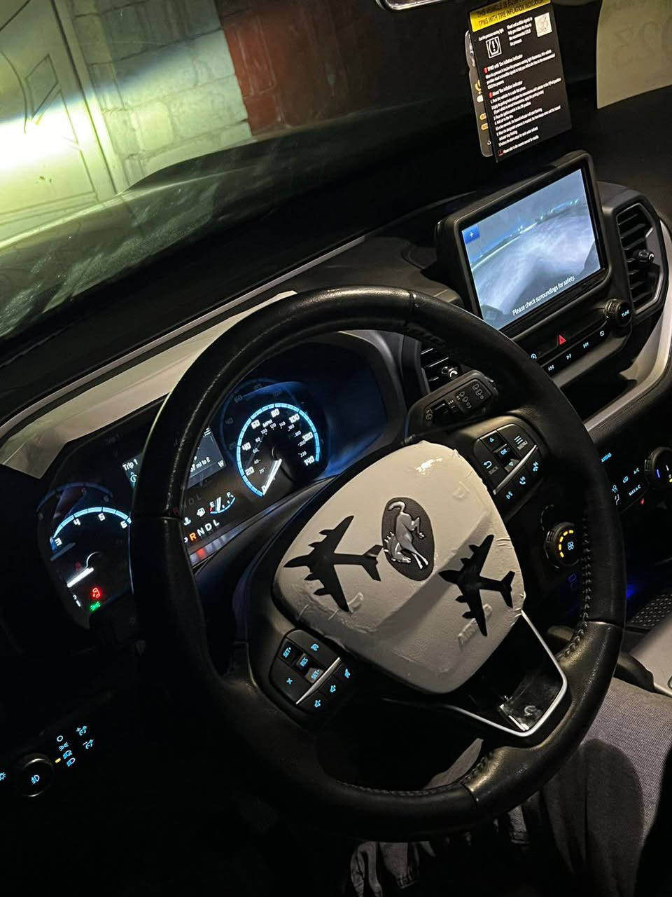 🔥 للبيع فورد برونكو 2023 🔥
سيارة نظيفة جدًا وتفحص وتوكل على الله

🔹 الموديل: 2023
🔹 المكان: ديالی 
🔹 المحرك: 3 سلندر + تيربو (قوي واقتصادي)
🔹 المواصفات: فل كامل عدا البانوراما
🔹 الممشى: 39 ألف كم
🔹 الحادث : فقط چاملغ السایق
🔹 مكينة، قير، شاصي على الشرط

سيارة استخدام شخصي، ما تحتاج شي، تركب وتمشي 
مناسبة للبر والمدينة، ثبات وقوة وتحمل 

السعر: 168
التواصل: *********** بعقوبة, ديالى
