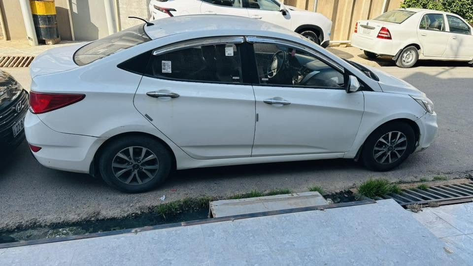 هونداي اكسنت سحب 2016 للبيع
وارد خليجي محرك 14 دوش
ضررها موضح بل صوره بخ بس بدون نقطه معجون
سعرها (88) وبيها مجال 
للتواصل ***********. وبي واتساب
