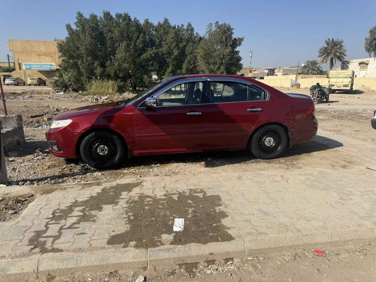 كيا اوبتما امريكي 2009
حادثه تبديل بنيد + صبغ باب السائق بدون تبديل فقط الباقي مكفول
مكينة 2400 
رقم واسط انكيلزي 
مكينة وكير وحدادية جاهزه وتخم تاير جديد
السعر 108 $ وبيها مجال 
مكان السيارة واسط الكوت بالمركز

***********
