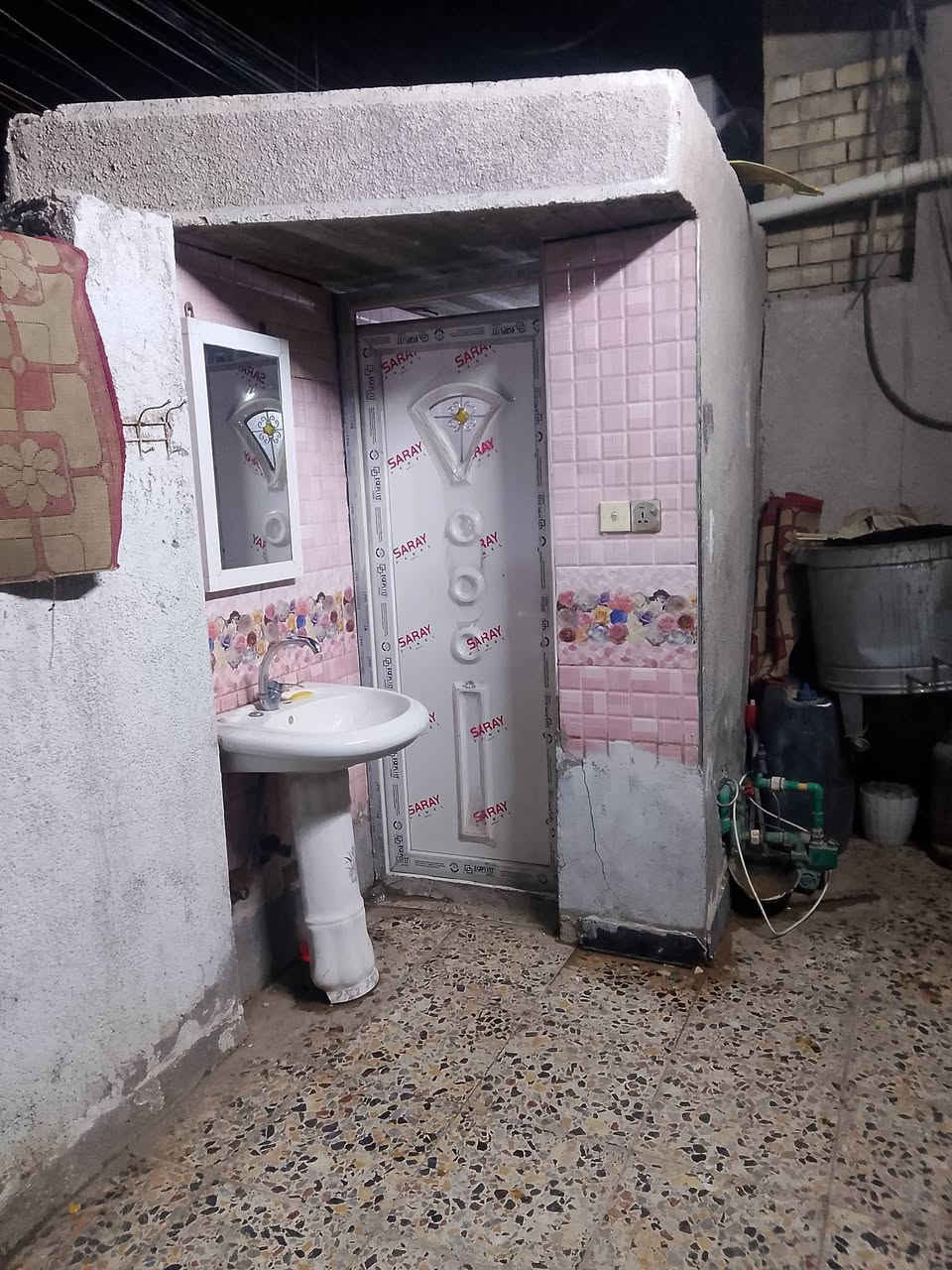 سلام عليكم دار البيع مساحه 100
موقع بستان قرب مدرسه بتسام الهليه يتكون من كراج صحيات ممر صاله قرفه نوم واحده حمام ترك ستقبال بيتونه صطوحه 2 الستفسار***********
