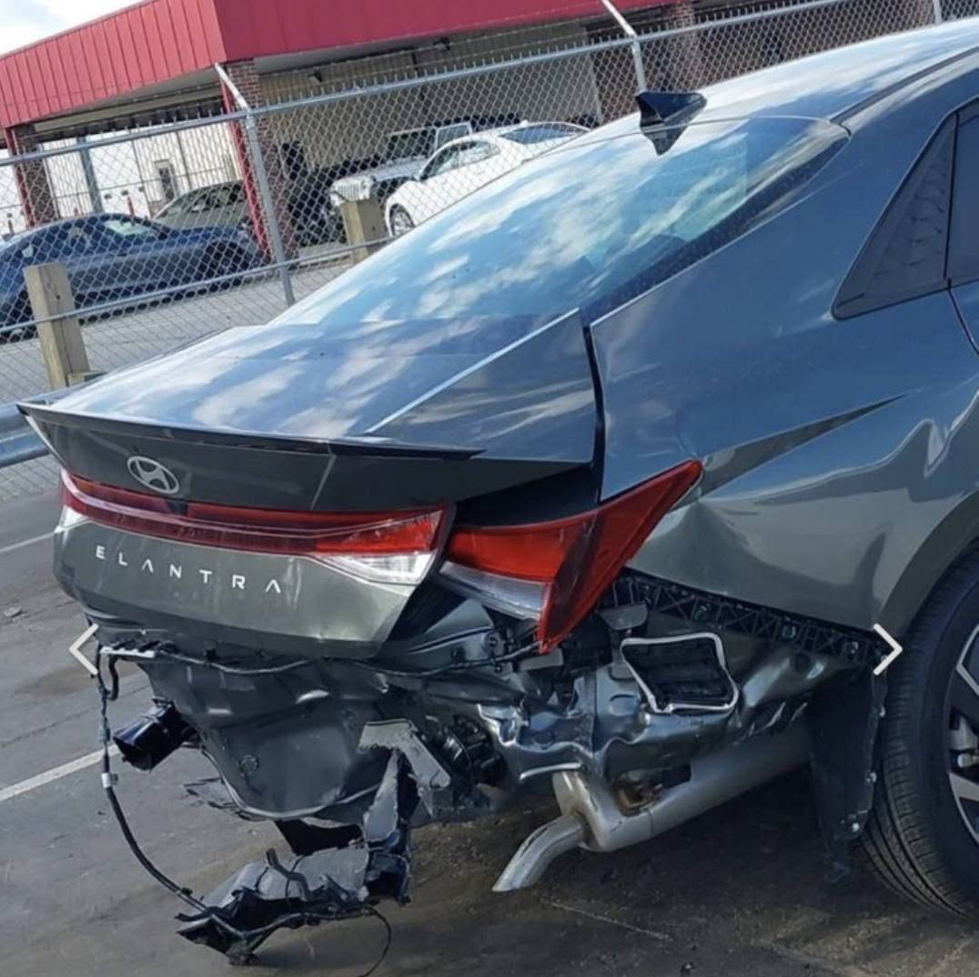 النترا وارد مديل ٢٥ حادث صور موجود بيه صبغ باب وجاملغ امامي بار جاملغ خلفي
محرك 2000
يسمي رقم بغداد ي
بكان في الحبيبيه
السعر زى 145
مروس حسب القناعه 
رقمي ***********

