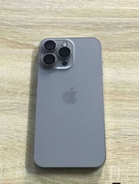 ايفون 15برو ماكس  ذاكره 256 جهاز مكفول  بطاريه88 بلاد  كامل ملحقات الج...