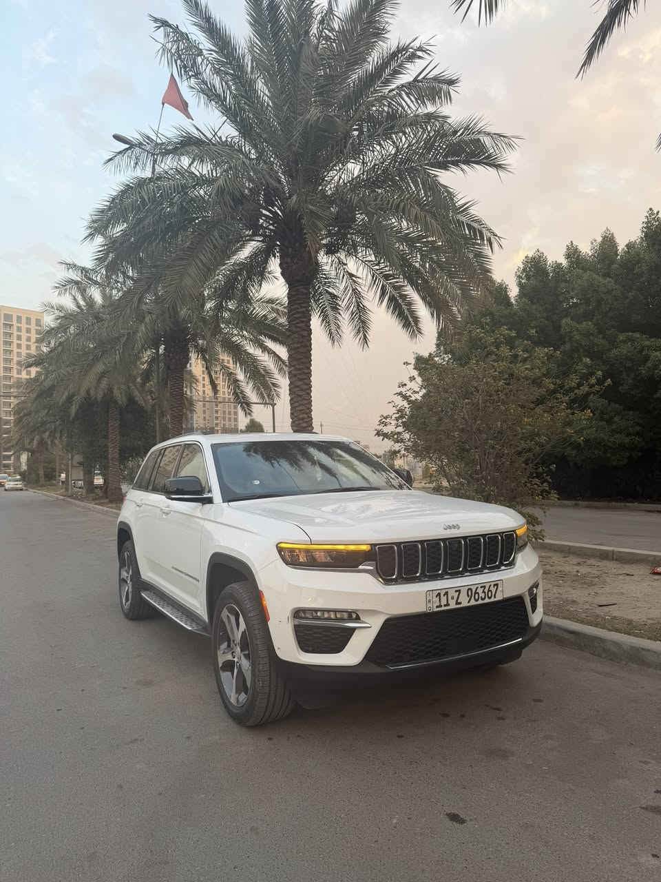 ديل: 2024 (خليجي)
العداد: 23 الف كيلو
المحرك: 3.6 لتر 6 أسطوانات (V6)
القوة الحصانية: 293
عزم الدوران (نيوتن-م): 352
ناقل الحركة: اوتوماتيك 8 سرعات
الضمان 3 سنوات أو 60،000 كم (ايهما أولاً)

المواصفات:
*نظام دفع رباعي 4X4 متطور
*فتحة سقف بانوراما
*الصندوق كهربائي بخاصية البصمة
*ويل المنيوم قياس 20 انج
*شاشة التحكم الرئيسية لمس بنظام Uconnect 5 بقياس 10.1 انج مع نظام ملاحة
*شاشة القيادة الرقمية بقياس 10.25 انج
*رادار تفاعلي مع خاصية التوقف والانطلاق
*تحذير النقطة العمياء
*تحذير الخروج عن المسار
*نظام المحافظة على البقاء فى المسار
*خاصية المساعدة على التوجية فى التقاطعات لتفادى الحوادث
*حساسات امامية وخلفية
*كاميرات 360 للرؤية المحيطية
*المرآة الداخلية مزودة بشاشة لعرض الكاميرا الخلفية
*نظام مانع تصادم خلفى
*نظام القيادة شبه الذاتية
*مقصورة الركاب من الجلد الفاخر
*المقاعد الامامية مبردة ومدفئة
*المقاعد الخلفية مدفأة
*مقعد السائق والراكب كهربائي
*مقعد السائق ذاكرة
*نظام ابل كار بلاى و اندرويد اوتو لاسلكي
*نظام صوتي فاخر 9 سماعات من ALPINE
*دخول ذكي (بصمة)
*نظام التشغيل عن بُعد
*مصابيح أمامية أوتوماتيكية مع مصابيح نهارية وكشافات ضباب LED
*نظام التحكم التلقائي في الضوء العالى
*دواسات جانبية
*ماسحات زجاج أمامي حساسة للمطر
*شاحن هاتف لاسلكي
*انماط قيادة متعددة رياضية وللطرق الوعرة
*وسائد هوائية أمامية متعددة المراحل ووسائد هوائية جانبية ووسائد هوائية أمامية/خلفية.
*نظام التحكم الإلكتروني بالثبات.
***********
