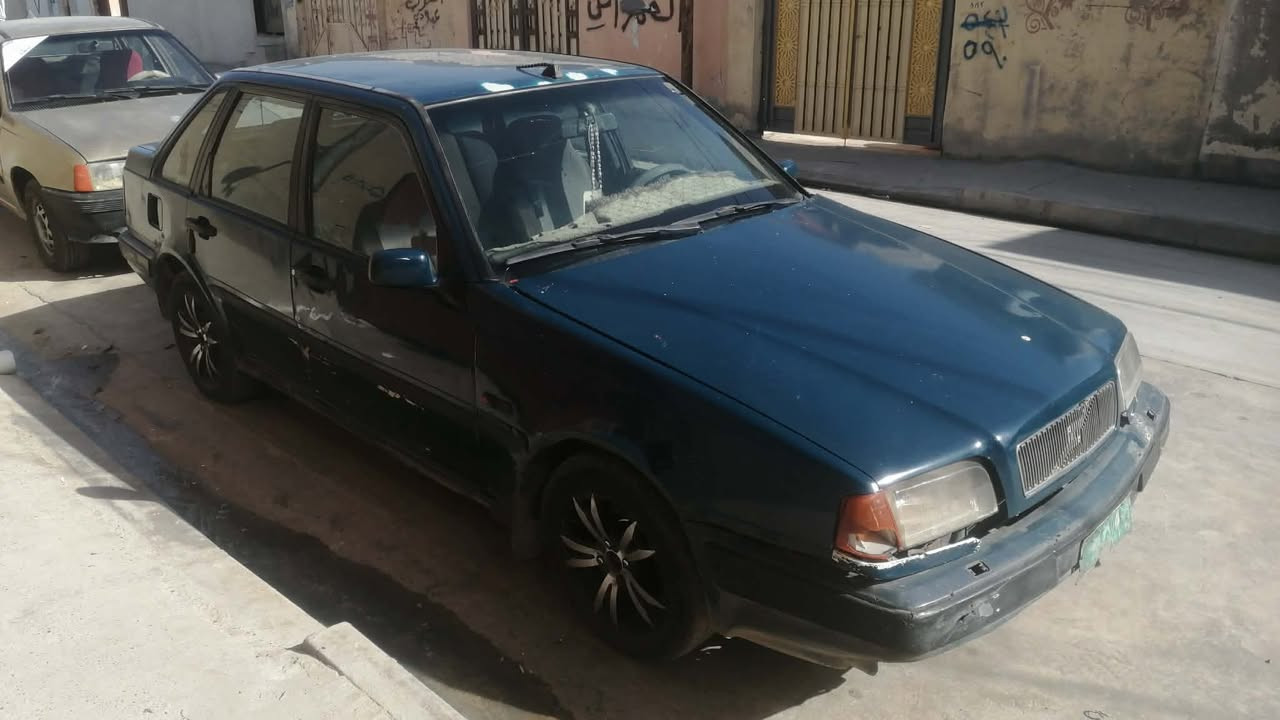 سلام عليكم 
سيارة ڤالڤو حجم 440 سيارة نضيفة وشغالة للبيع بسعر 12ورقة بيها مجال قليل وبيها كاربون
***********
***********
