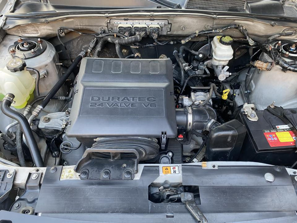 السلام عليكم فورد أسكيب 2012 فئة اللمتد 
6 سلندر نظام تصفية و تصفير دهن المحرك السيارة بأسمي رايدها بـ110 رقم *********** مكاني بغداد
