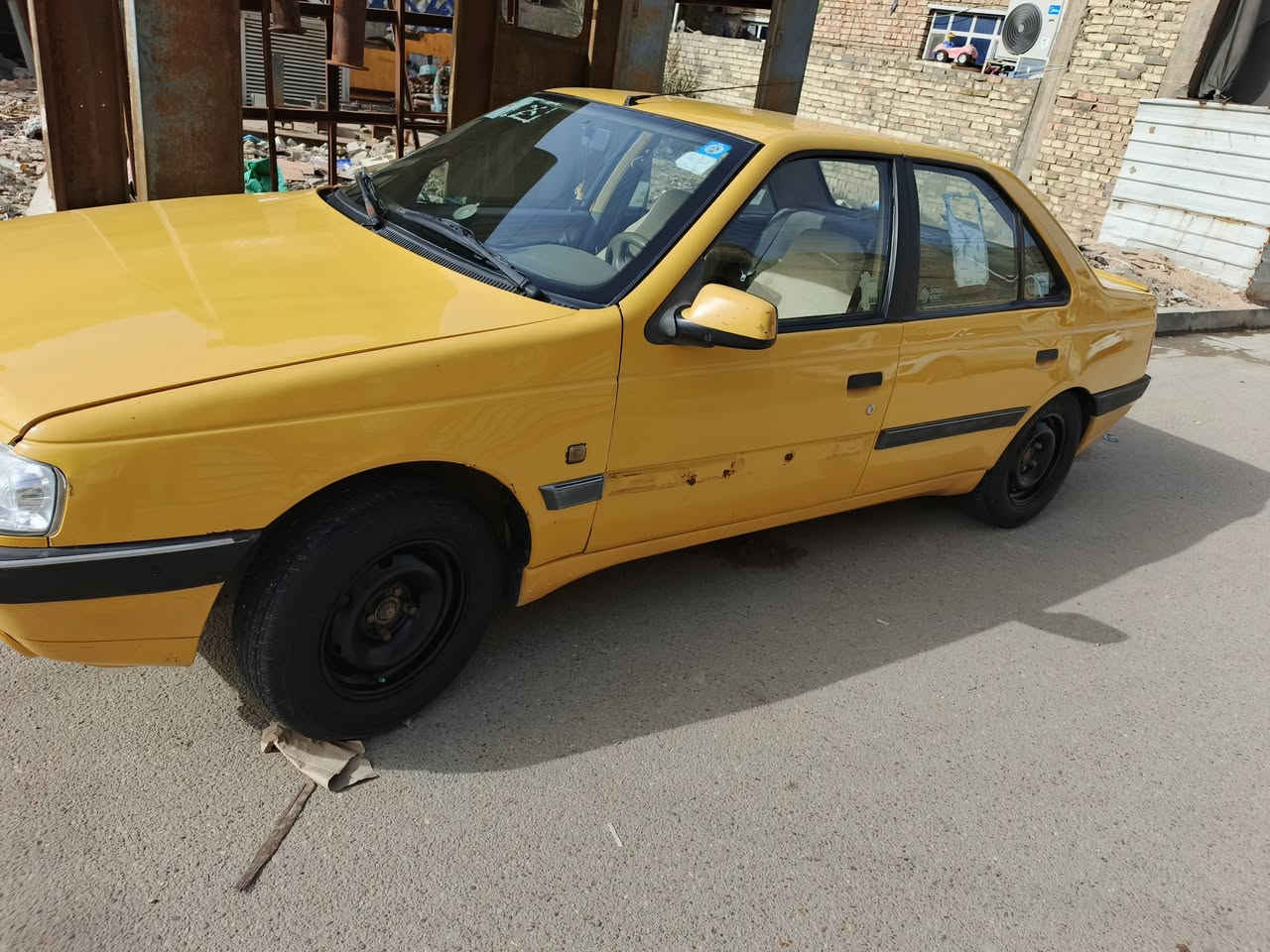 السلام عليكم بيجو موديل 16
محرك كير كفاله السيارة بسمي 
تبريد شغال كهربائات كلها شغاله 
سنويه 2026/11/10

بيها هاي الضربه بجاملغ مثل مموضح بلفيديو رايدها ٤٣
 وبيها مجال 

***********
