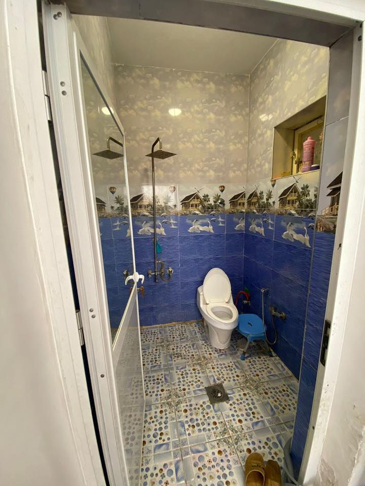 فرصة للبيع – بيت مرتب بموقع مميز 🔥

🏡 بيت سكني للبيع في منطقة الضباط
📍 مقابل السوق الأول / فرع الخياطين باتجاه الدفاع المدني

📐 المساحة: 85 متر
📏 الواجهة: 8.5 متر نزال 10 متر 

🔹 يتكون من:
 • الطابق الأرضي: مدخلين، استقبال، صالة، مطبخ بارد ومطبخ حار صحيات عدد 2 
 • الطابق الأول: غرفتين نوم + صالة وحمام 
 • الطابق الثاني: بيتونة كبيرة

☀️ يحتوي على منظومة طاقة شمسية (20 أمبير صافي)

💰 السعر: 112 وبي مجال قليل

واتساب او اتصال ***********
