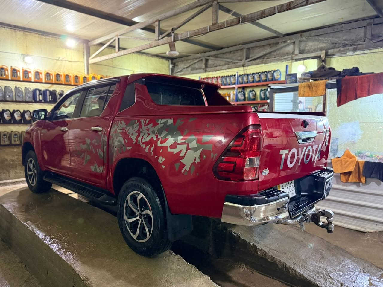 للبيع هايلوكس
موديل 2018 كويتي 

كفاله عامه 6 سلندر رقم بغداد مستلمين سنويه انكليزي باقي بس لوحات السياره ماشيه 100 

كويتي داخل احمر فول السياره مكينه بلاد شرط السياره جاهزه كير ومكينه وتبريد وحداديه وتخم تاير السعر 3 شدات وخمسه وبيها مجال 

مكان السياره النجف الكوفه 

مكلف بنشر رقم صاحب السياره 

***********
