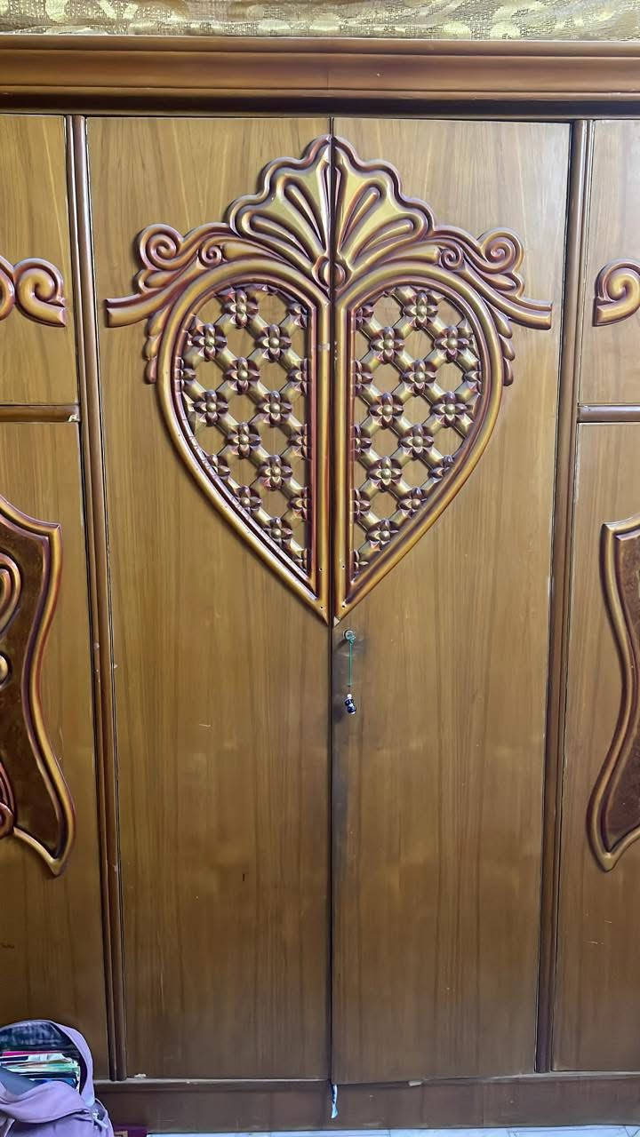 السلام عليكم غرفه صاج خشب غرفه كامله نضيف مستعجلين علئ بيعتهه غرفه نضيفه بس مكدرنه اصور لين بيه الملابس رقم ***********1 سعر خاص لي يريد لو يخابر علئ رقم او يدخلي ماسنجر🩷عذرونه 🥺
