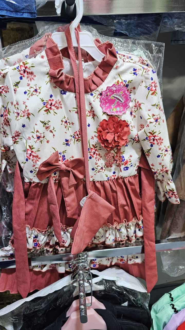 نفوتف بناتي محير + فساتين + طقم بناتي 
العنوان حديثه ناحيه براوانه قرب اسواق الحاج عامج 

توصيل جميع المحافظات 
للطلب والاستفسار مراسلة الصفحة او الاتصال واتساب 
***********
***********
#حديثة #براوانه #الانبار #ملابس #بغداد
