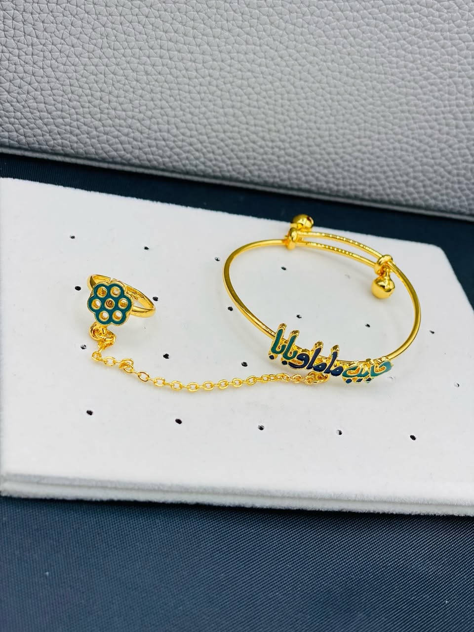 شباحية  أطفال 👶
موديلات ناعمه وأنيقه يضيف لمسة جمال لإطلالة الصغار 💖
تصميم خفيف ومريح لليد مناسب للاستخدام اليومي والمناسبات 👌
موديلات حلوة تناسب الأطفال وتخليهم يلمعون أكثر ✨
‏_______________Girly______________
نتميز بكل ما هو جديد بعالم الإكسسوارات 💍
للاستفسار يرجى مراسلة الصفحة 📩
أو زورونا بموقعنا الكائن في:
📍 تكريت – مجمع العقيق التجاري مقابل منتزه زيونة
🚚 يتوفر توصيل إلى كافة محافظات العراق
#سوار_اطفال
#اكسسوارات_اطفال
#بنات
#ترند
#girly


**إذا كنت صاحب هذا الإعلان وتريد حذفه لأي سبب، رجاءا أرسل رسالة إلى الدعم الفني**