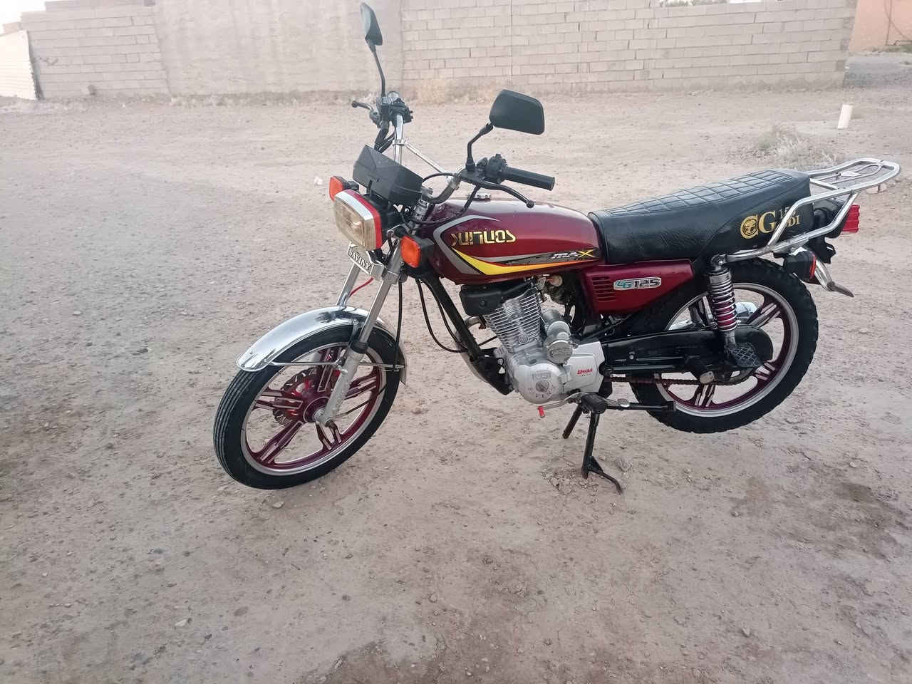 سيفان للبيع موديل 22منفيس مال جناي سعر 550بي مجال رمادي الجزيرة الهاتف ***********
