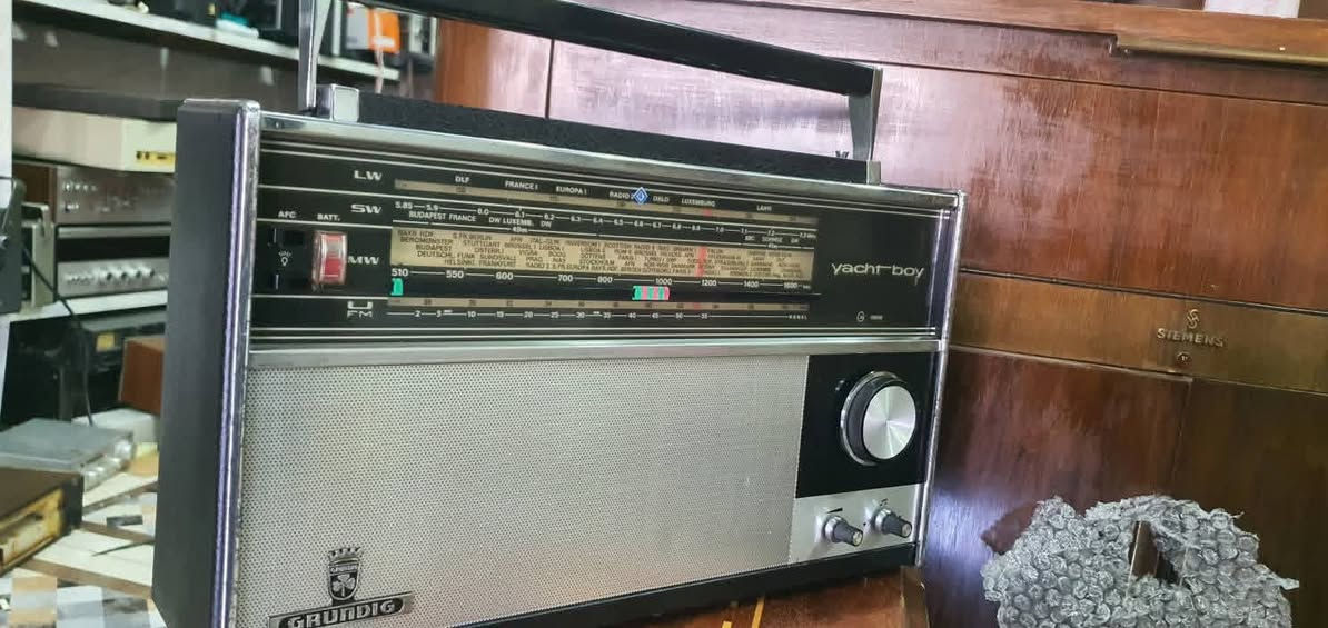 السلام عليكم مجموعة راديوات نظيفة للاستفسار ع الخاص او واتساب ع الرقم ***********
