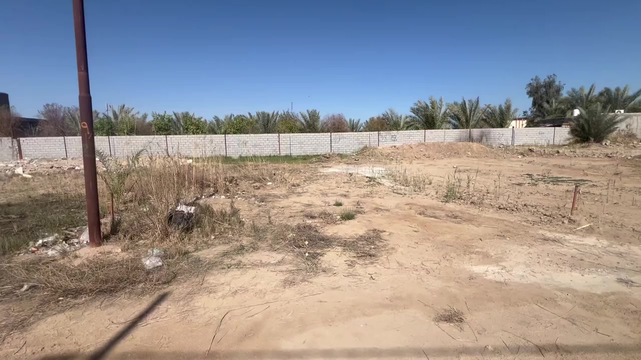 السلام عليكم قطعه زراعيه ٢٠٠ متر واجهيه ٨ ونزال ٢٥ موقع حلو بضهر الجمعيه يم المعلب كما موضح بالفديو السعر ٢٨ وبيها مجال قليل تبعد عن شارع الجمعيه تبليط ٢٠٠ متر خدمات متوفره ماعدا التبليط 
الاستفسار *********** المهندس حسين الاعرجي
