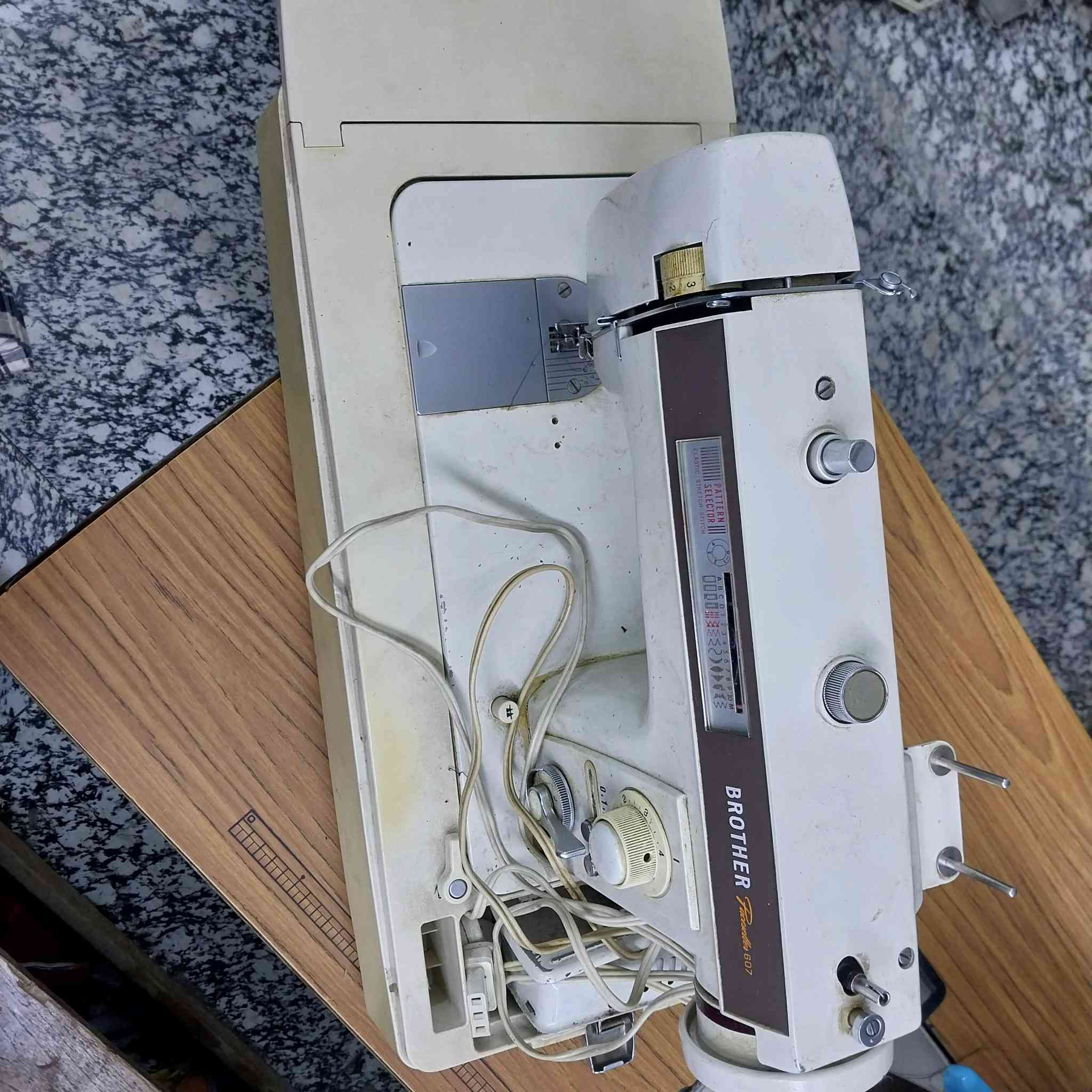 ماكنة خياطة برذر ياباني مؤسسة نضيفة جدآ للإستفسار الاتصال ع الرقم *********** علي
