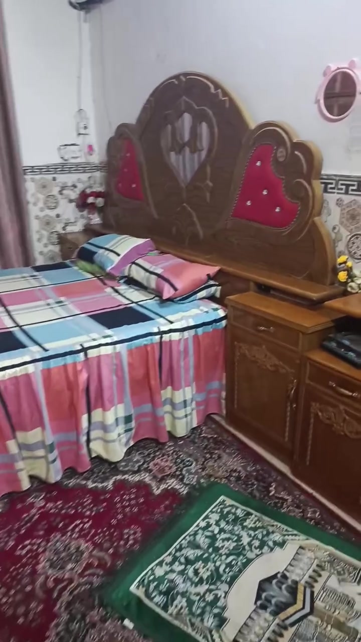 غرفه صاج نظيفه جدا بعد أحلا من الصوره ٨٥٠ ميز مرايه سلايه ٥٠ كنفيره شغاله ب٥٠ المكان الحر حي المؤمنين قرب مدرسة علي الوردي يم اسواق امجد اتصال ***********
